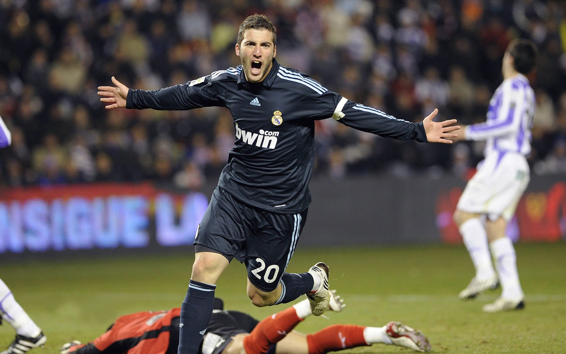 世界杯：拉美裁判执法风格“鼓励对抗” 引发不同地域球迷讨论